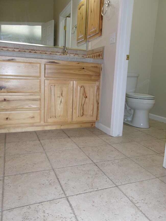 Building Photo - 1132 San Marcos Cir