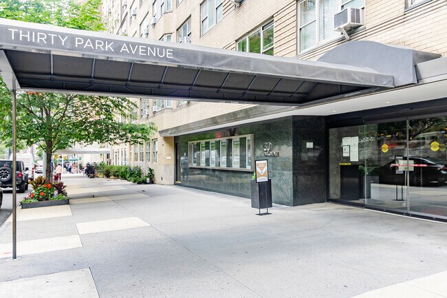 Building Photo - 28 Park Ave