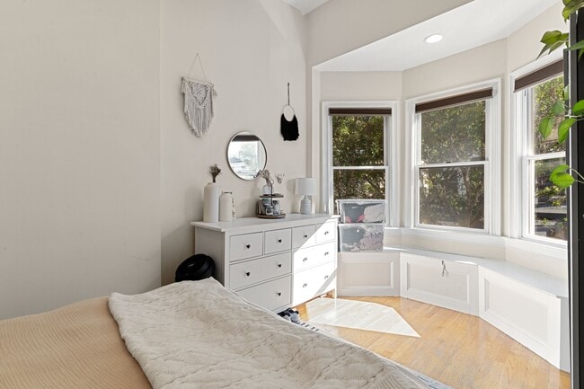 Building Photo - 67 Gates St