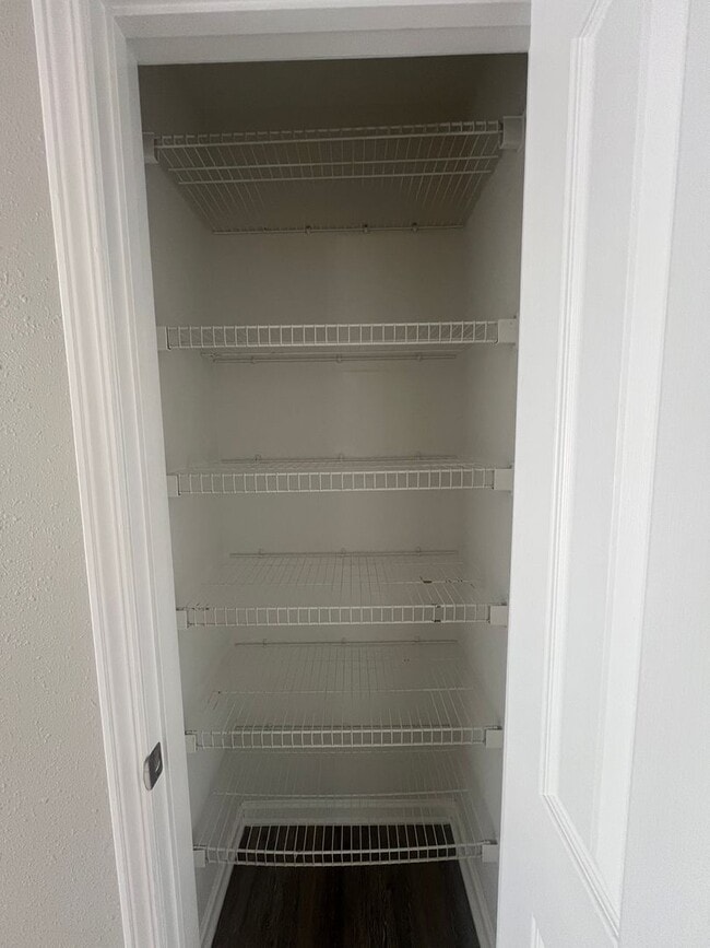 Building Photo - Charlotte Home for Rent (4 beds, 2.5 Baths)