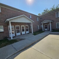 Building Photo - Spacious and Clean 2 Bedroom, 2 Full Bathr...