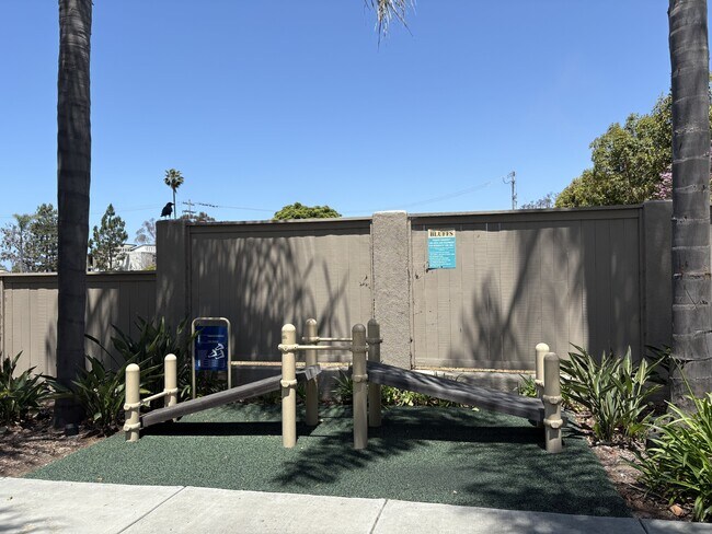 Building Photo - 4023 Bluff View Way