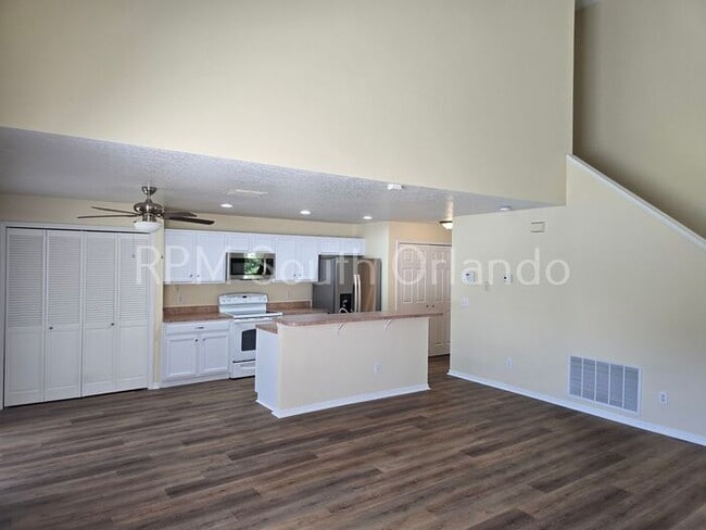 Building Photo - Stone Creek