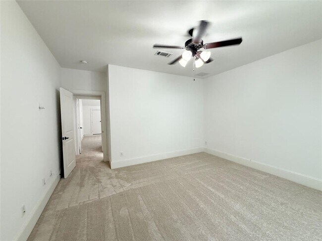 Building Photo - 5711 Stern Springs Ln