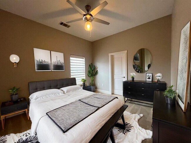 Building Photo - 2520 Bluebonnet Ln
