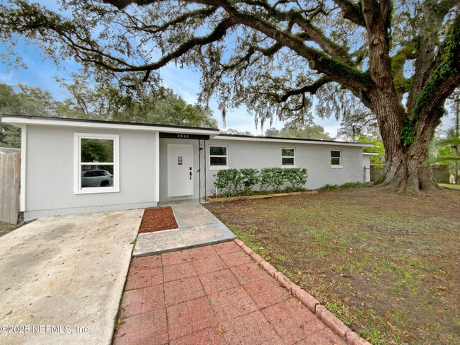 Primary Photo - 2535 La Trelle Ct