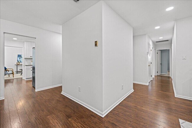 Building Photo - 4783 Rosecroft St