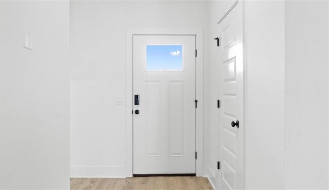 Building Photo - 4856 W Aurora St