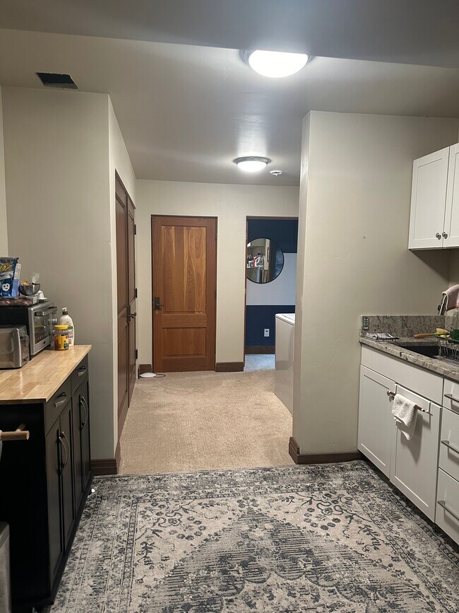 Building Photo - 640 Lincoln Ave