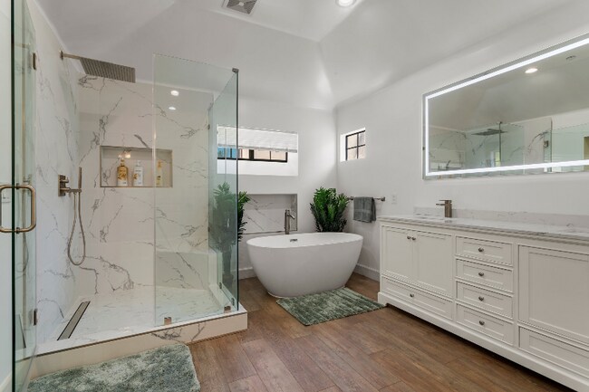 Building Photo - 1015 E Verdugo Ave