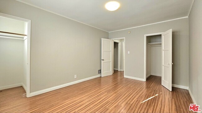 Building Photo - 1020 S Norton Ave