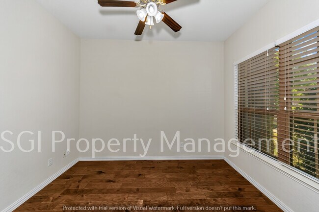 Building Photo - 679 Emily Ln