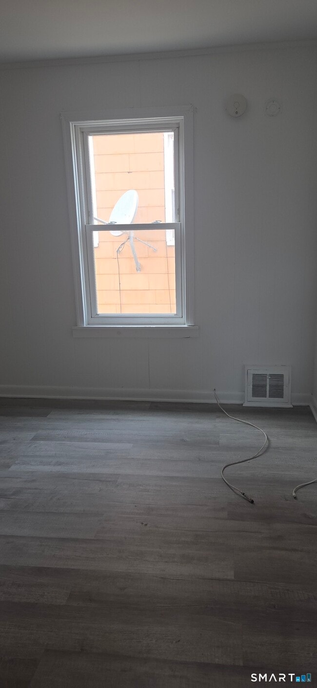 Building Photo - 426 Poplar St