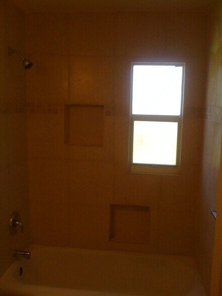 Building Photo - 1231 Longwood St