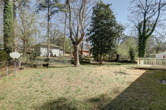 Building Photo - 2585 Walton Way SW
