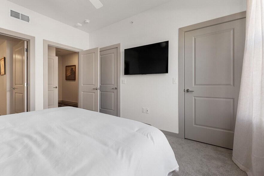 Building Photo - 1301 Leah Ave