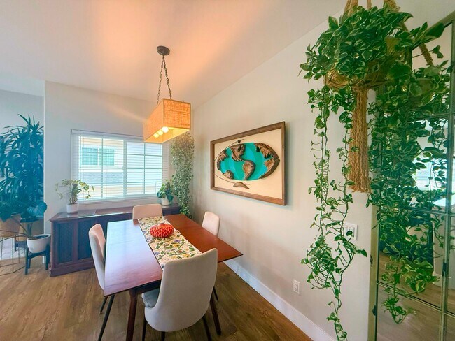 Building Photo - Stylish 3BR/2BA Coastal Home Just Blocks from the Beach