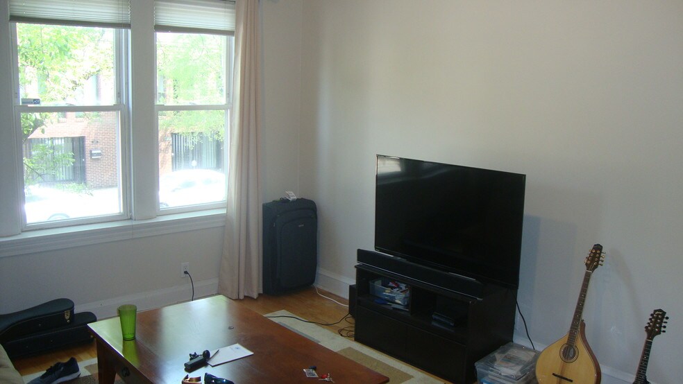 Building Photo - 537 W Eugenie St