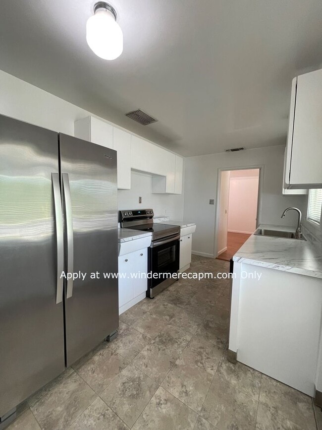 Building Photo - Fabulous Hollywood Park home 2BDRM 2BATH + Bonus/Office Room