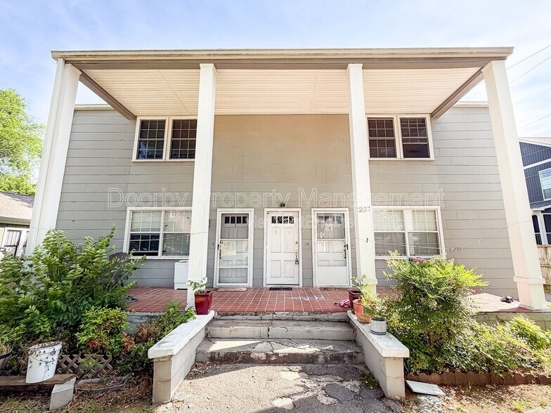 Building Photo - 207 Memorial Dr