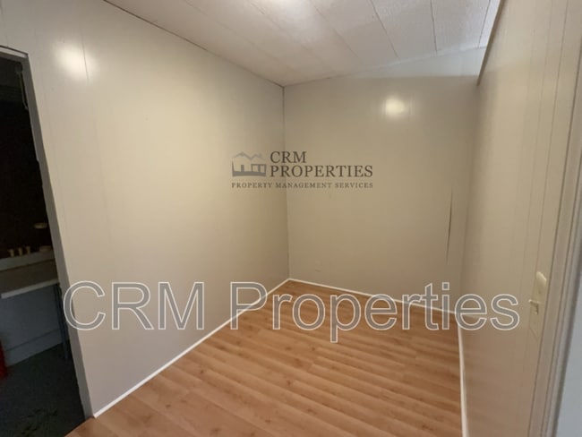 Building Photo - 814 Maumee Dr