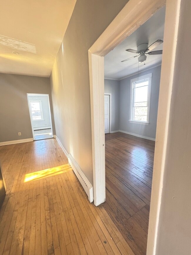 Building Photo - 511 N Taylor Ave