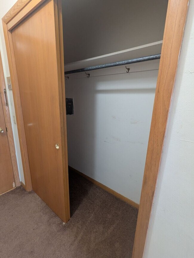 Building Photo - Great 1bed - 1bath in the Vilas Area