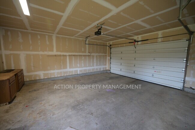 Building Photo - 3 bed 2 bath in a country setting