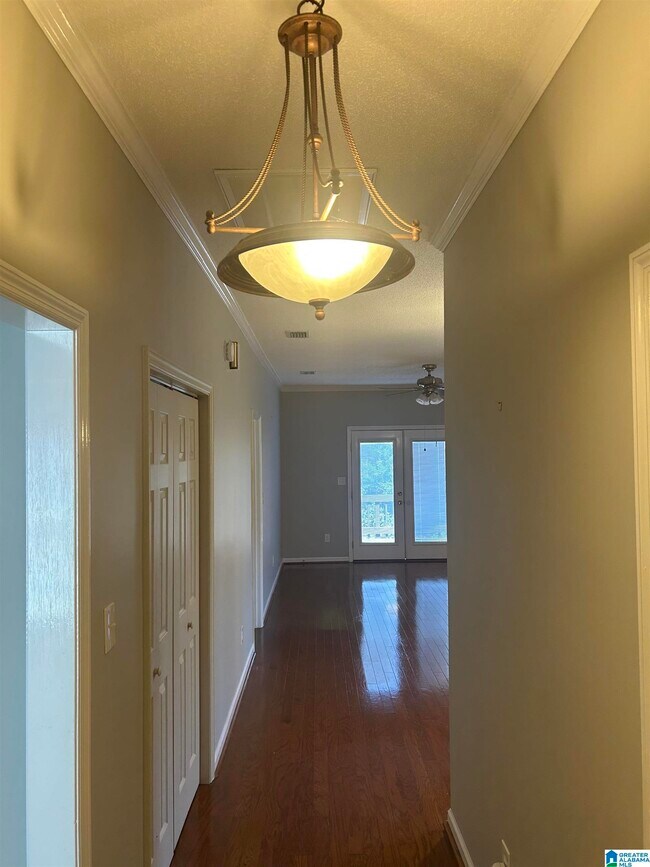 Building Photo - 2212 Ascot Ln