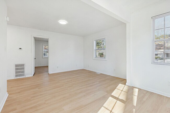 Building Photo - 12 Frailey Pl
