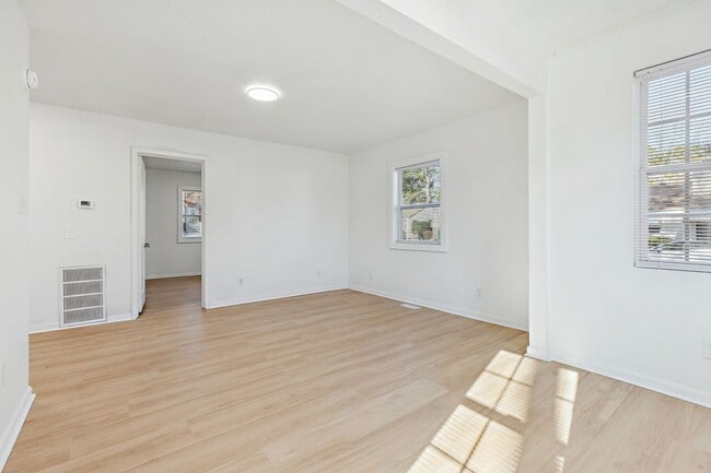 Building Photo - Newly renovated! Beautiful 2 bed, 1 bath home in historic Cradock.