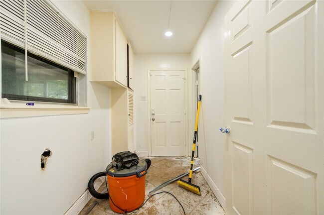 Building Photo - 2117 Willow Wisp Dr