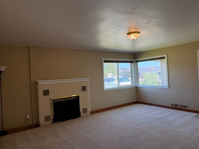 Building Photo - 501 Grandview Ave