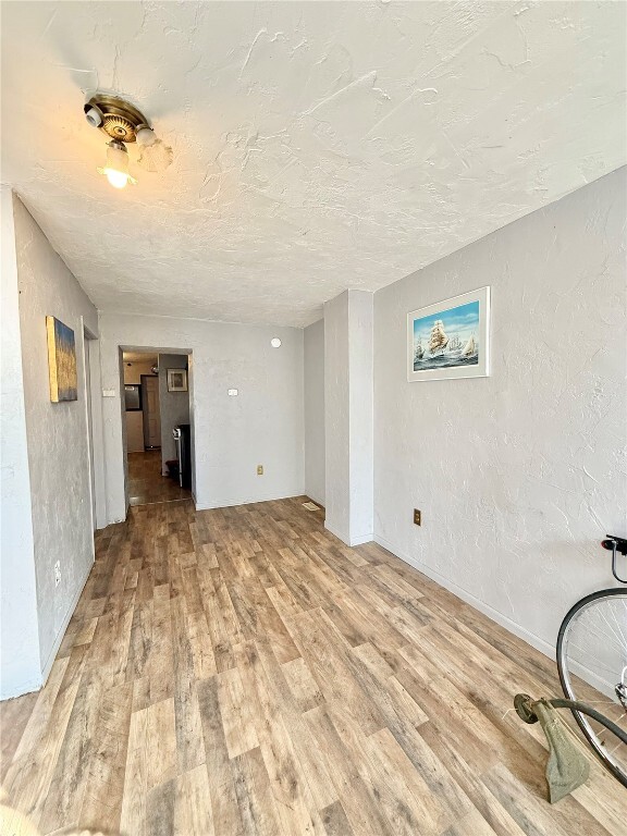 Building Photo - 402 N 1st St