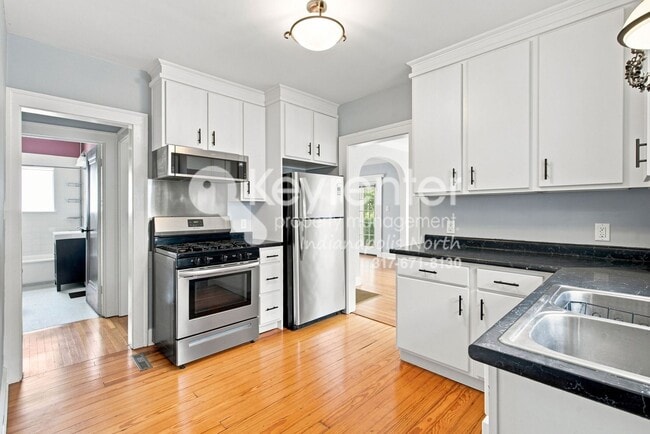 Building Photo - 528 W 43rd St