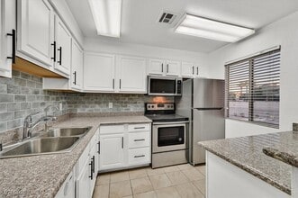 Building Photo - 5499 Indian River Dr