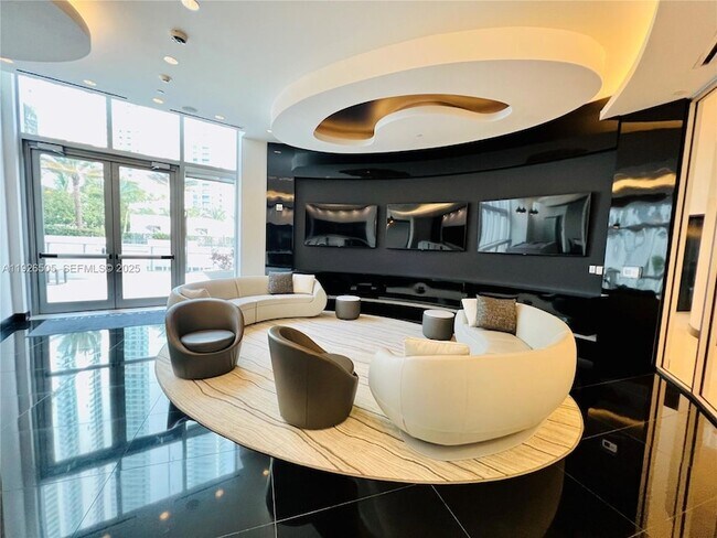 Building Photo - 851 NE 1st Ave