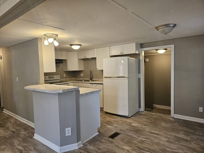 Building Photo - 3252 Colham Ferry Rd