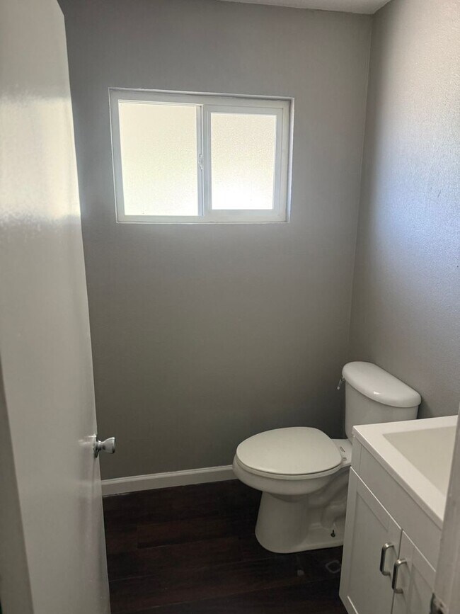 Building Photo - 1/2 off 1st Months Rent!!!!