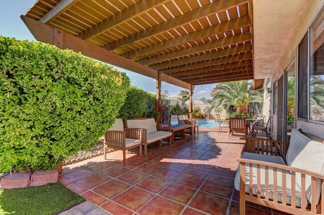 Building Photo - Discover this 4-bedroom, 2.5-bath historic beauty in the heart of Spring Valley, where Old Vegas ...