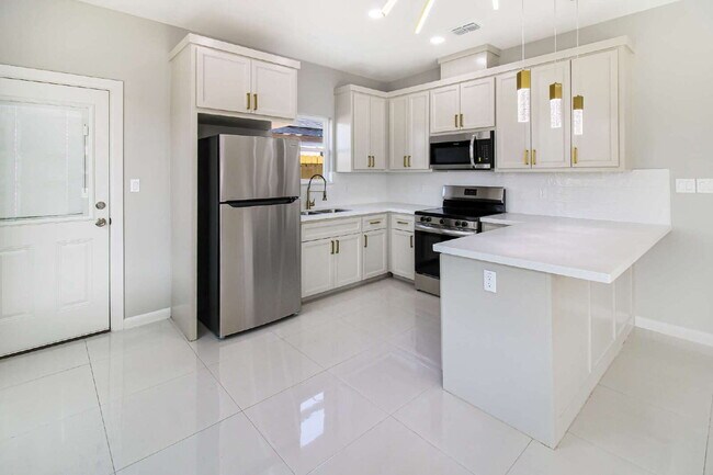 Building Photo - What an amazing apartment in Mission!!! Luxury apartment for Rent