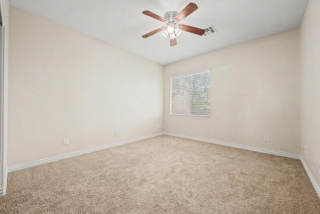 Building Photo - 8425 W Northview Ave