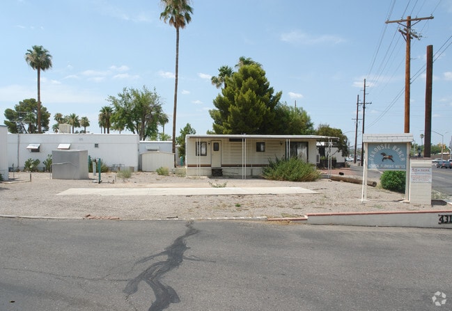 Building Photo - (carousel Ranch)