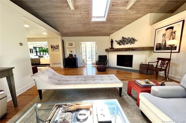 Building Photo - 11 Rolling Hills Dr