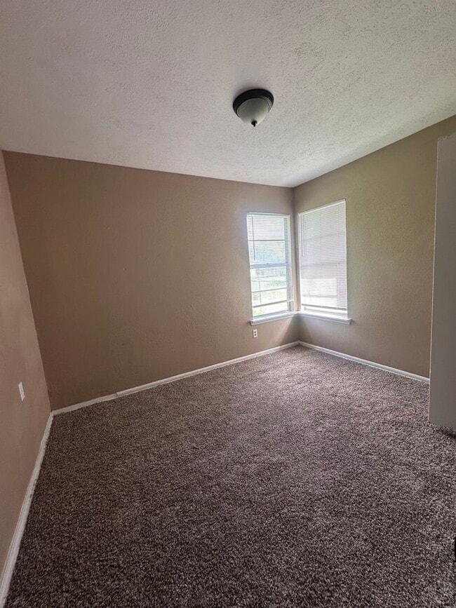 Building Photo - Charming 3-Bedroom Home with Private Backyard Oasis