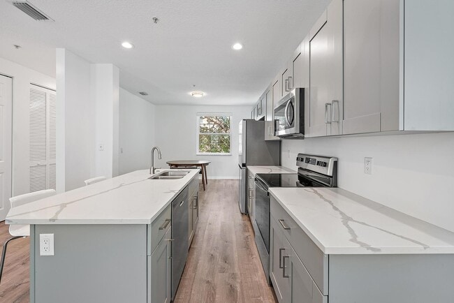 Building Photo - 1522 Limetree Bay Ave