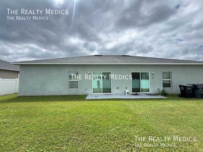 Building Photo - 548 Albatross Dr