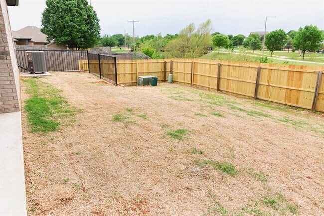 Building Photo - 509 Beechwood Way