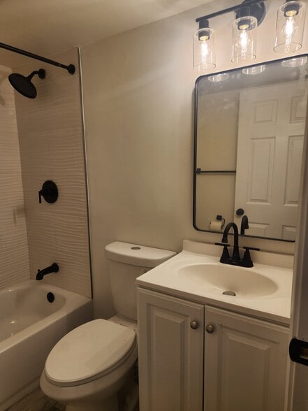 bathroom - 4939 W Cornelia Ave