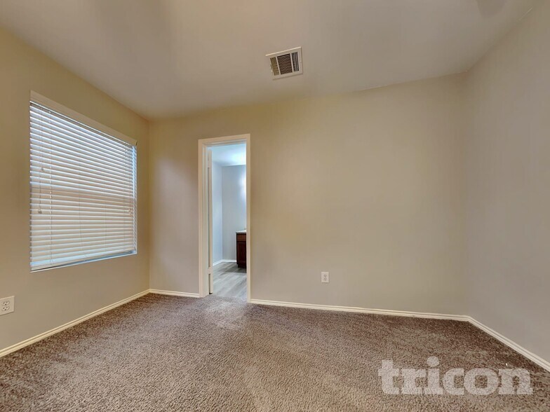 Building Photo - 3032 Wakecrest Dr